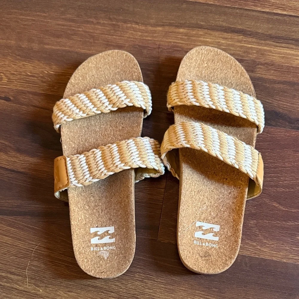 Billabong Tan and Cream Sandals Slippers Size 9